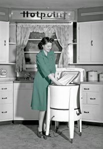 vintage-wringer-washer-washing-machine-colorized