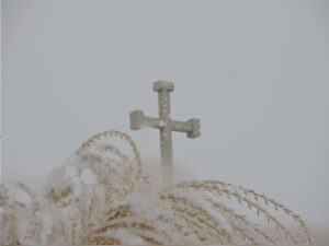 cross-in-snow-storm