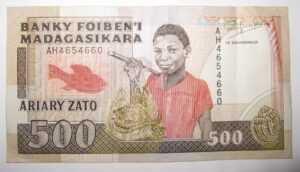 madagascar-500francs_100ariary-banknote029